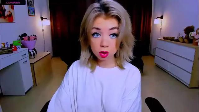 Image 4 of blinkofeyess Stream on Chaturbate on 26 days ago
