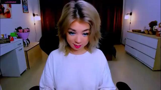 Image 8 of blinkofeyess Stream on Chaturbate on 26 days ago
