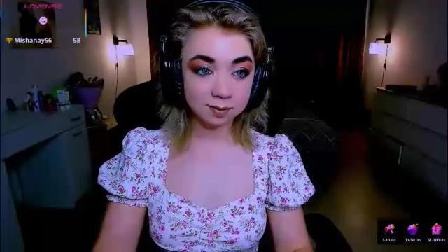 Image 2 of blinkofeyess Stream on Chaturbate on 15 days ago