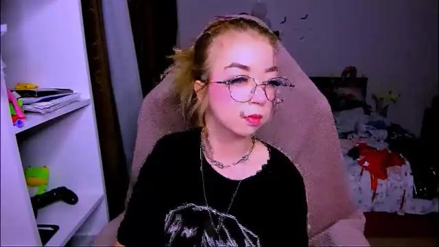 Image 10 of blinkofeyess Stream on Chaturbate on 29 days ago