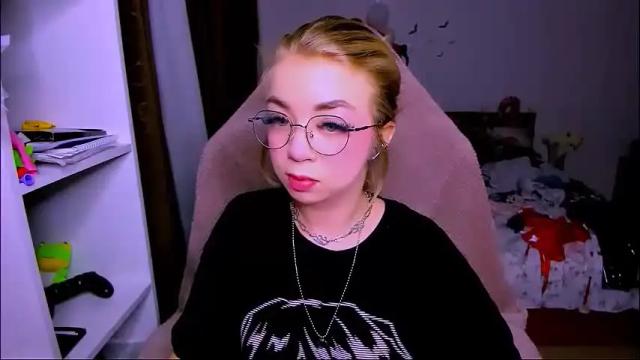 Image 11 of blinkofeyess Stream on Chaturbate on 29 days ago