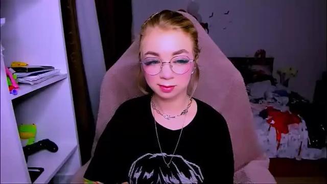 Image 12 of blinkofeyess Stream on Chaturbate on 29 days ago