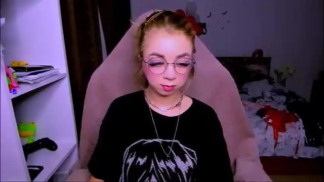 Image 4 of blinkofeyess Stream on Chaturbate on 29 days ago