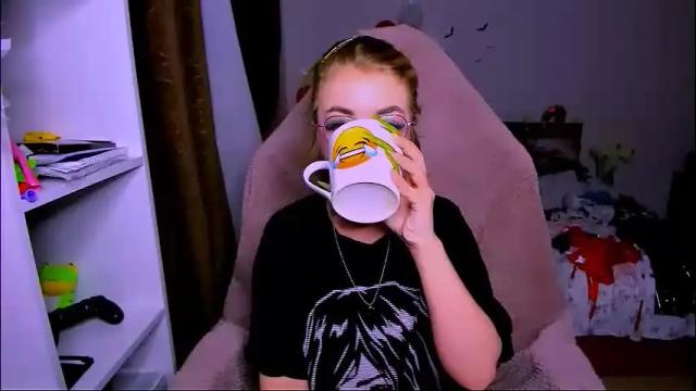 Image 6 of blinkofeyess Stream on Chaturbate on 29 days ago