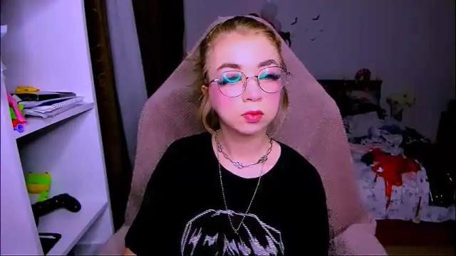 Image 7 of blinkofeyess Stream on Chaturbate on 29 days ago