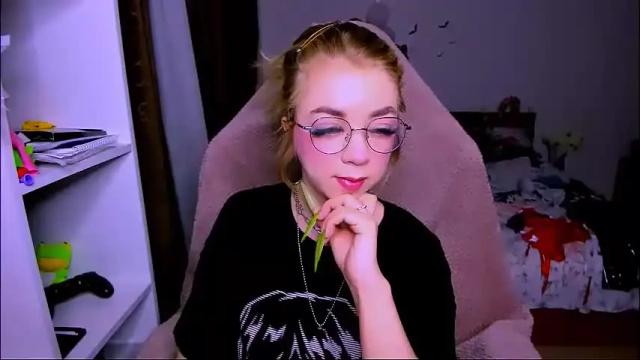 Image 8 of blinkofeyess Stream on Chaturbate on 29 days ago