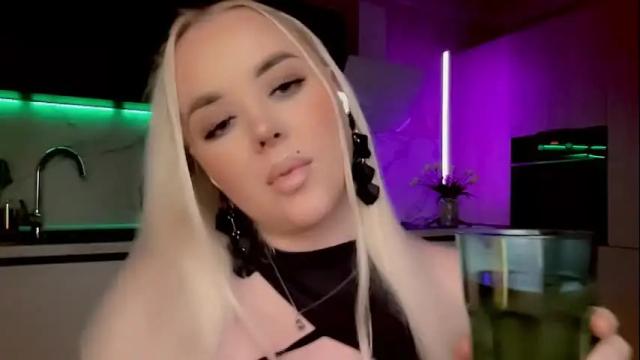 Image 12 of blond_diamond Stream on Chaturbate on 3 months ago
