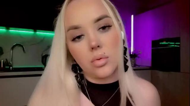 Image 6 of blond_diamond Stream on Chaturbate on 3 months ago