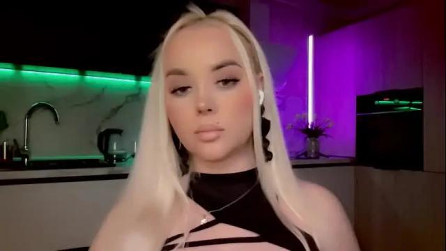 Image 7 of blond_diamond Stream on Chaturbate on 3 months ago