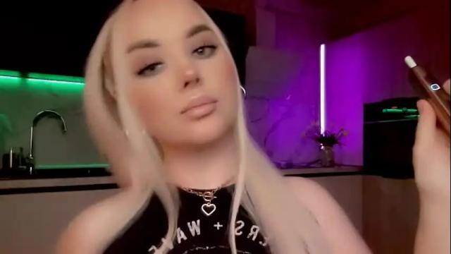 Image 11 of blond_diamond Stream on Chaturbate on 3 months ago