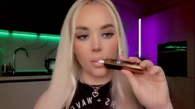Image 3 of blond_diamond Stream on Chaturbate on 3 months ago