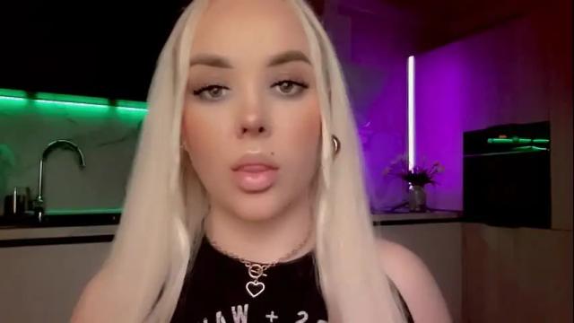 Image 6 of blond_diamond Stream on Chaturbate on 3 months ago