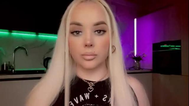 Image 7 of blond_diamond Stream on Chaturbate on 3 months ago