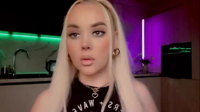 Image 8 of blond_diamond Stream on Chaturbate on 3 months ago