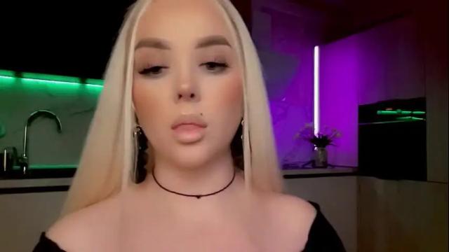 Image 10 of blond_diamond Stream on Chaturbate on 3 months ago