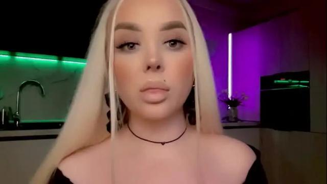 Image 4 of blond_diamond Stream on Chaturbate on 3 months ago