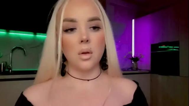 Image 6 of blond_diamond Stream on Chaturbate on 3 months ago