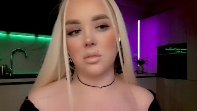 Image 7 of blond_diamond Stream on Chaturbate on 3 months ago