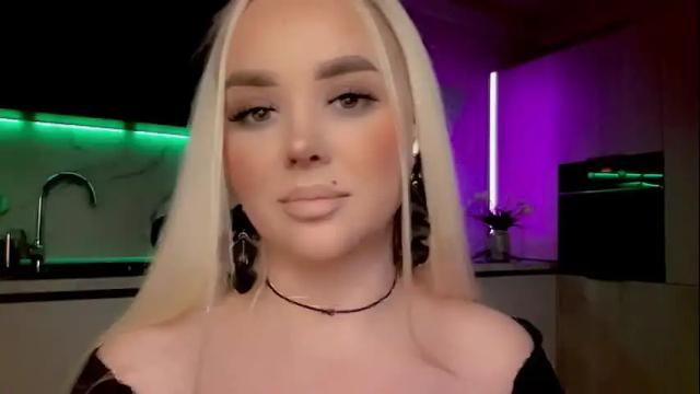 Image 8 of blond_diamond Stream on Chaturbate on 3 months ago