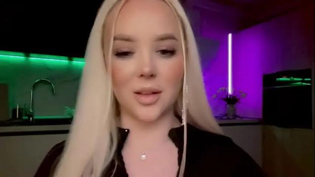 Image 10 of blond_diamond Stream on Chaturbate on 3 months ago