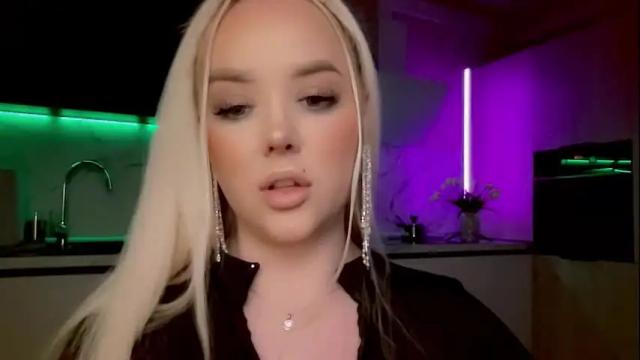 Image 11 of blond_diamond Stream on Chaturbate on 3 months ago
