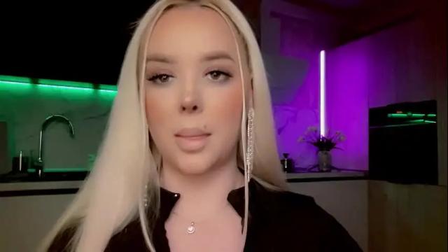 Image 2 of blond_diamond Stream on Chaturbate on 3 months ago