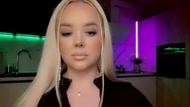Image 4 of blond_diamond Stream on Chaturbate on 3 months ago