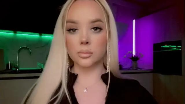 Image 8 of blond_diamond Stream on Chaturbate on 3 months ago