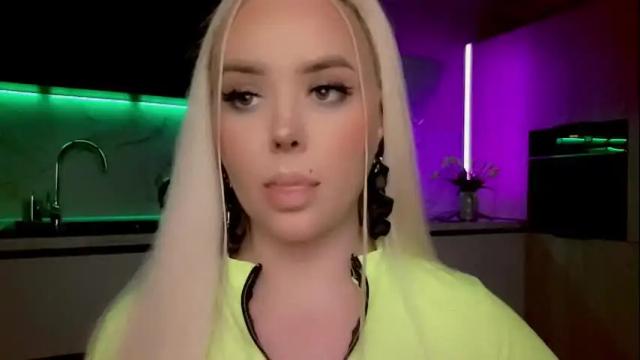 Image 12 of blond_diamond Stream on Chaturbate on 3 months ago