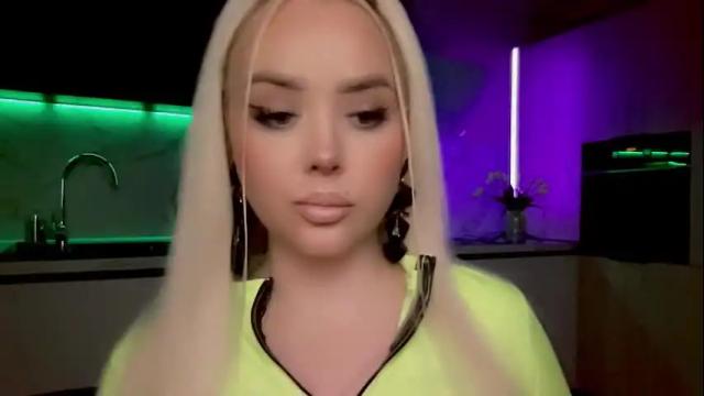 Image 3 of blond_diamond Stream on Chaturbate on 3 months ago