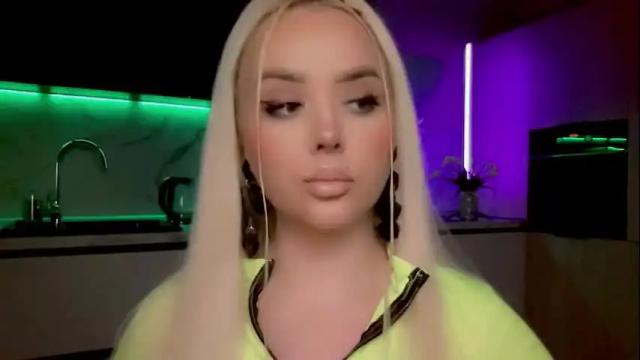 Image 4 of blond_diamond Stream on Chaturbate on 3 months ago