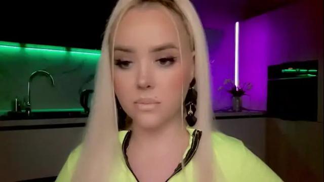 Image 6 of blond_diamond Stream on Chaturbate on 3 months ago