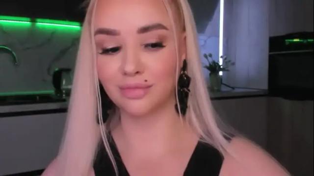 Image 10 of blond_diamond Stream on Chaturbate on 3 months ago