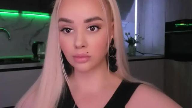 Image 4 of blond_diamond Stream on Chaturbate on 3 months ago