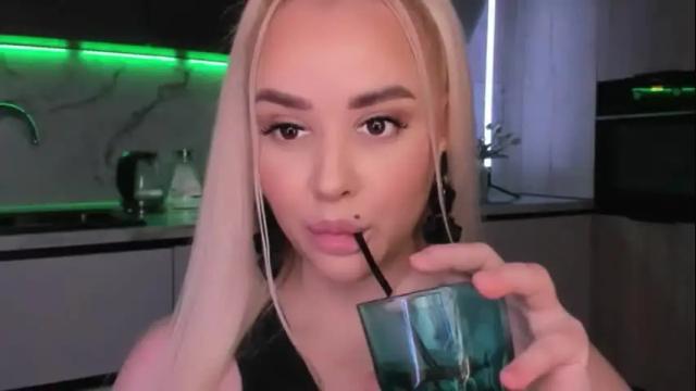 Image 7 of blond_diamond Stream on Chaturbate on 3 months ago