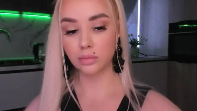 Image 8 of blond_diamond Stream on Chaturbate on 3 months ago