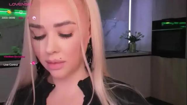 Image 11 of blond_diamond Stream on Chaturbate on 3 months ago