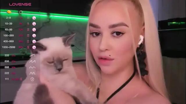 Image 7 of blond_diamond Stream on Chaturbate on 3 months ago