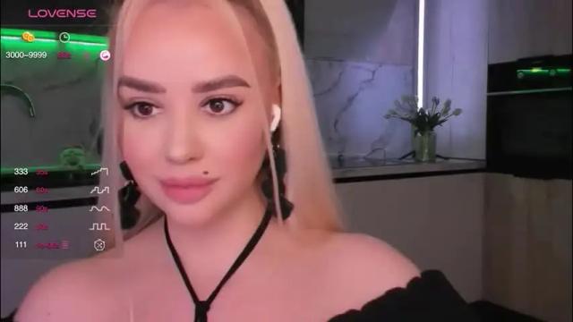 Image 8 of blond_diamond Stream on Chaturbate on 3 months ago