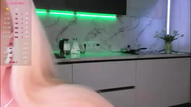 Image 2 of blond_diamond Stream on Chaturbate on 2 months ago