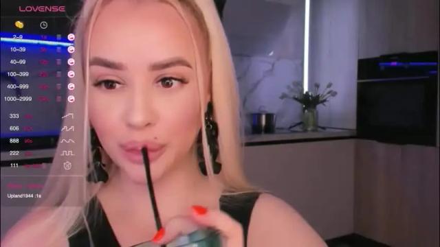 Image 11 of blond_diamond Stream on Chaturbate on 2 months ago