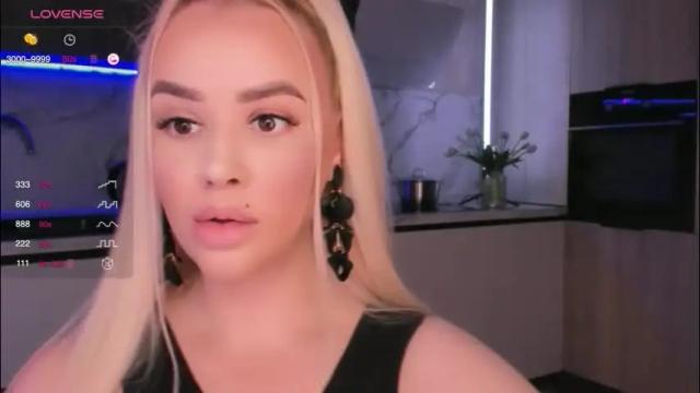 Image 2 of blond_diamond Stream on Chaturbate on 2 months ago