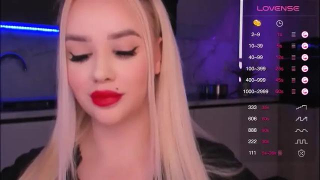 Image 3 of blond_diamond Stream on Chaturbate on 2 months ago