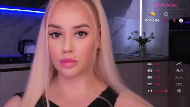 Image 2 of blond_diamond Stream on Chaturbate on 2 months ago