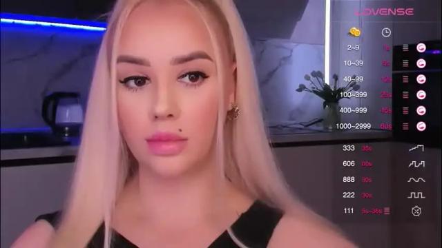 Image 3 of blond_diamond Stream on Chaturbate on 2 months ago