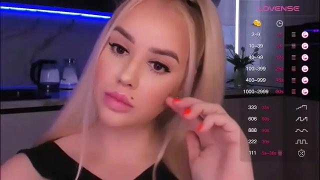 Image 7 of blond_diamond Stream on Chaturbate on 2 months ago