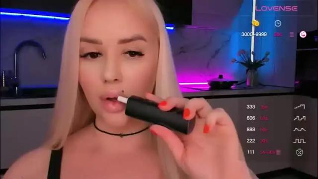 Image 6 of blond_diamond Stream on Chaturbate on 2 months ago