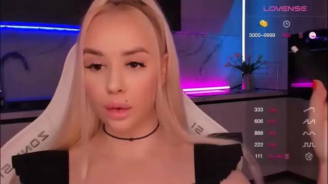 Image 10 of blond_diamond Stream on Chaturbate on 1 month ago