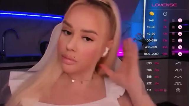 Image 11 of blond_diamond Stream on Chaturbate on 1 month ago