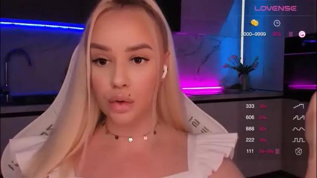 Image 2 of blond_diamond Stream on Chaturbate on 1 month ago